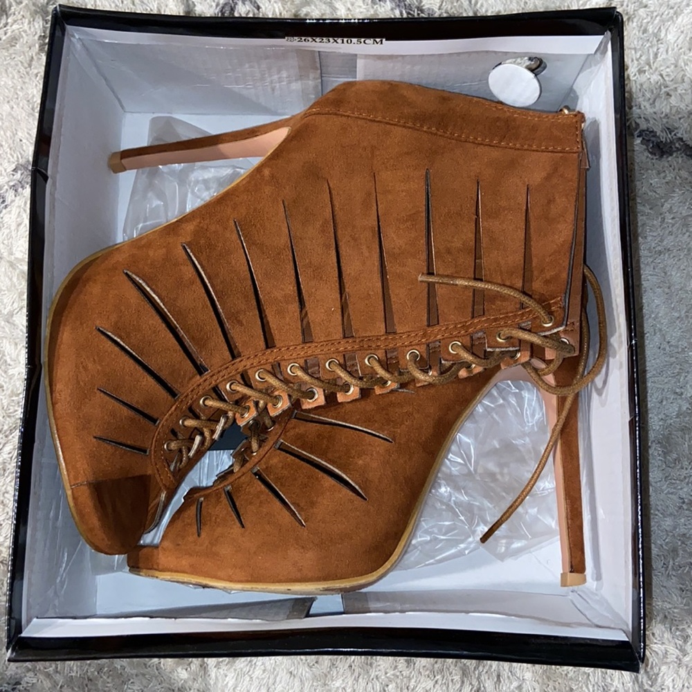 Tan heeled booties!